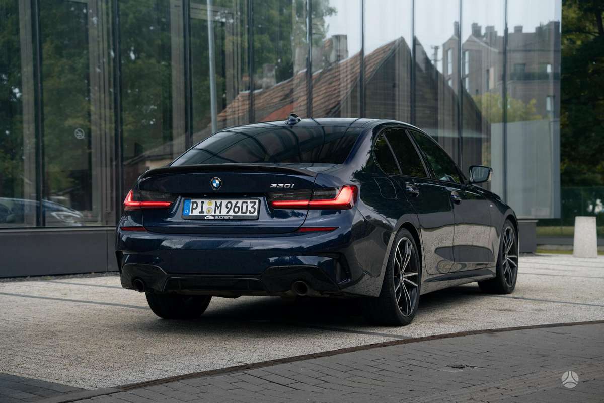 BMW 330, 2.0 l., Седан