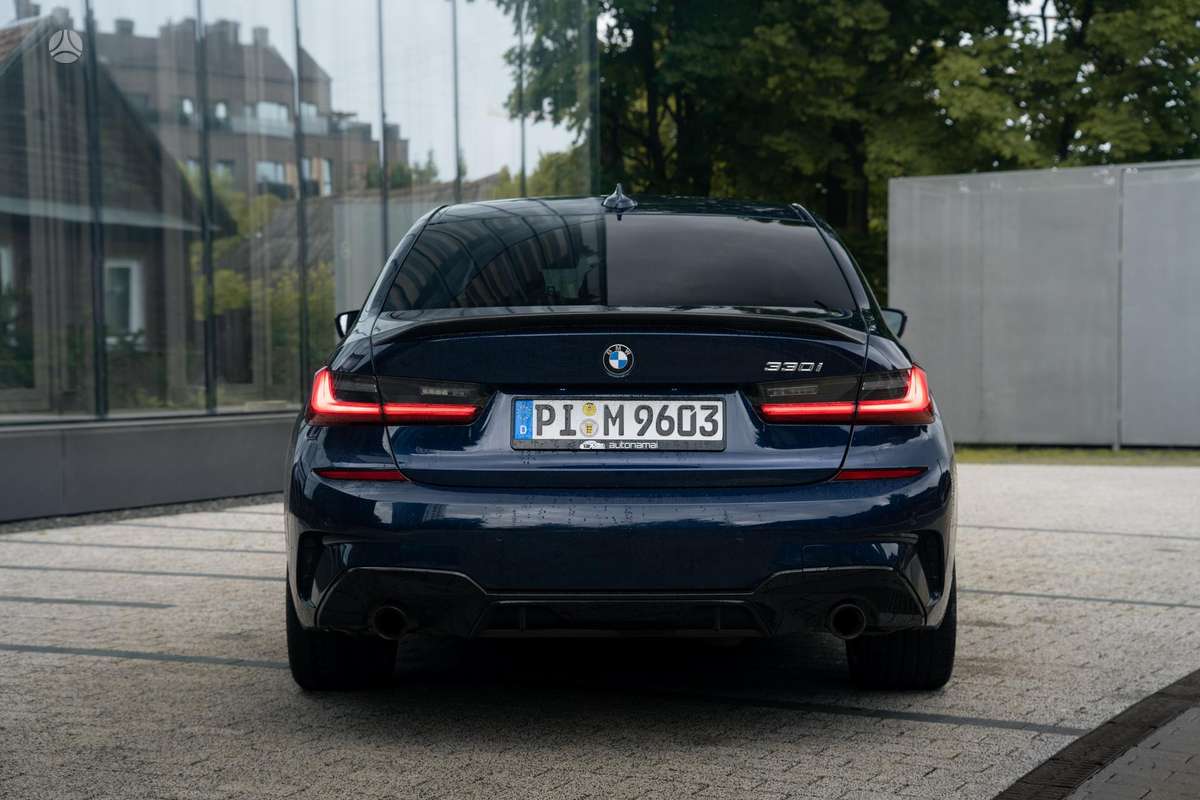 BMW 330, 2.0 l., Седан