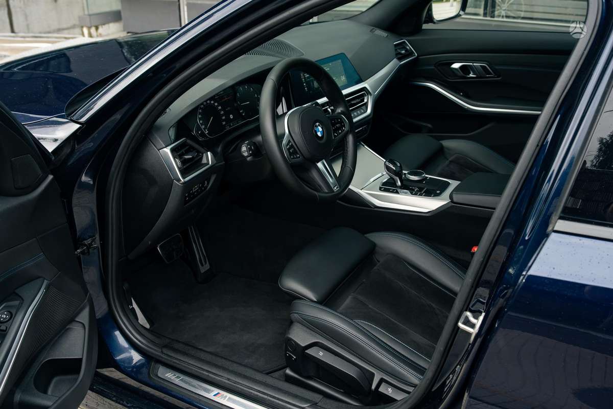 BMW 330, 2.0 l., Седан
