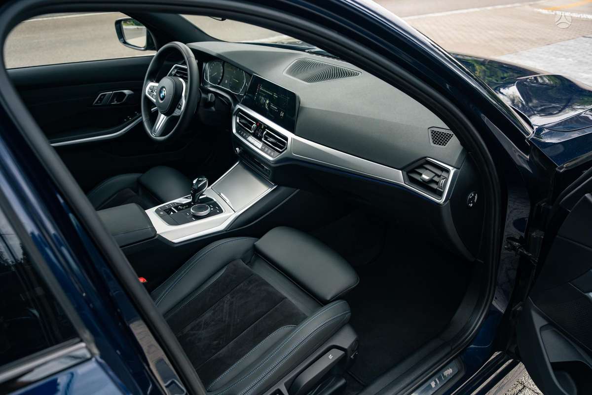 BMW 330, 2.0 l., Седан