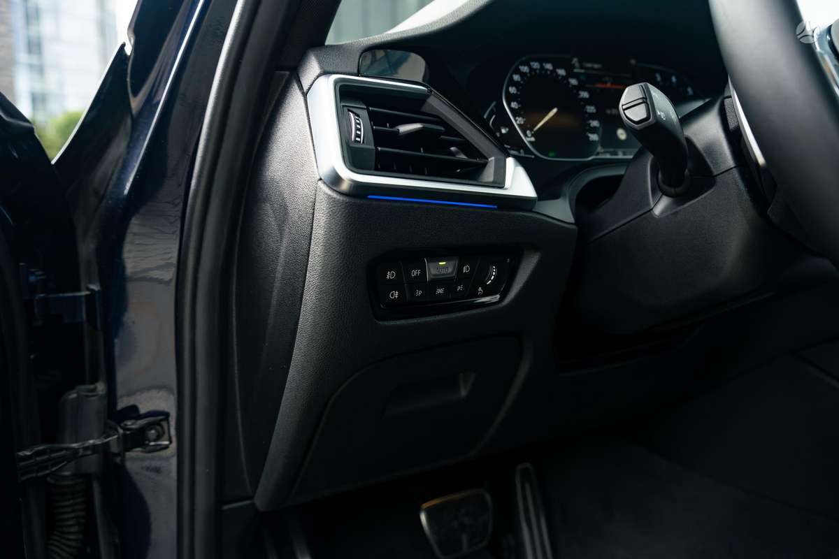 BMW 330, 2.0 l., Седан
