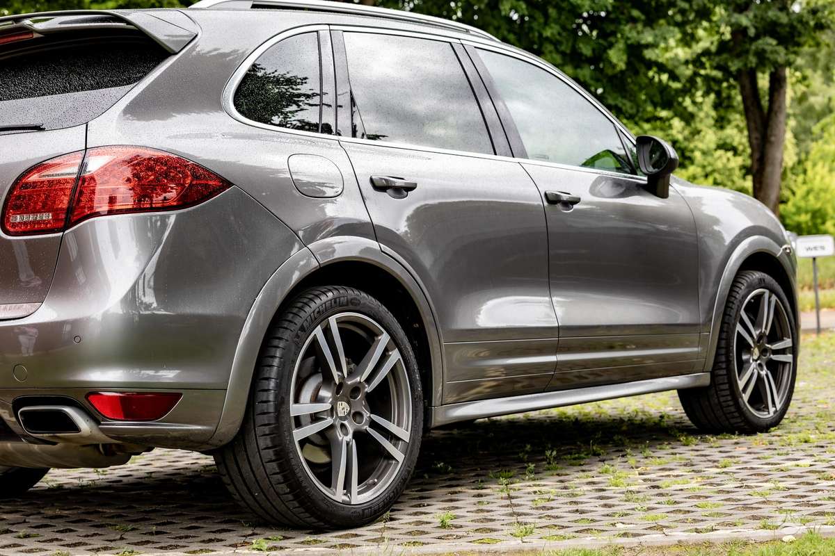 Porsche Cayenne - 4