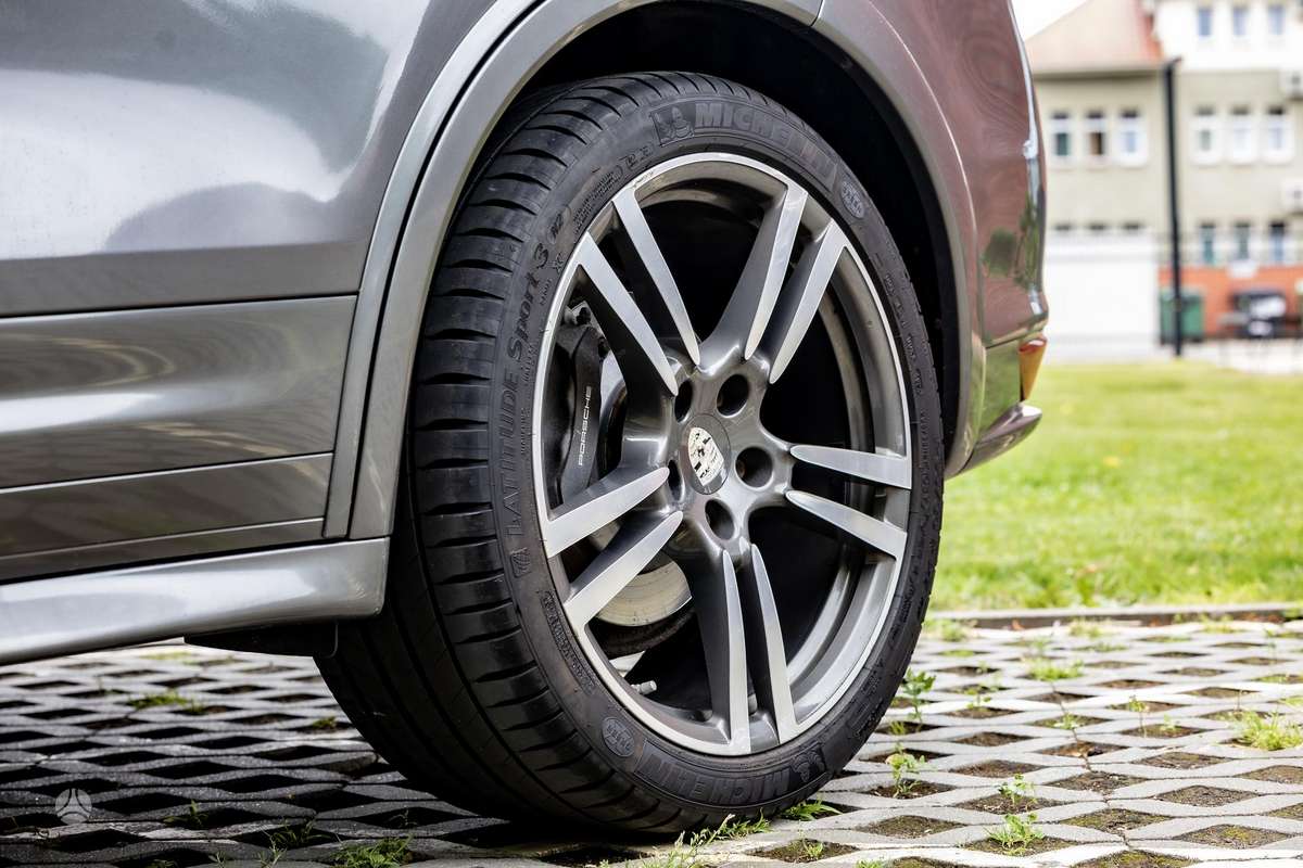 Porsche Cayenne - 6