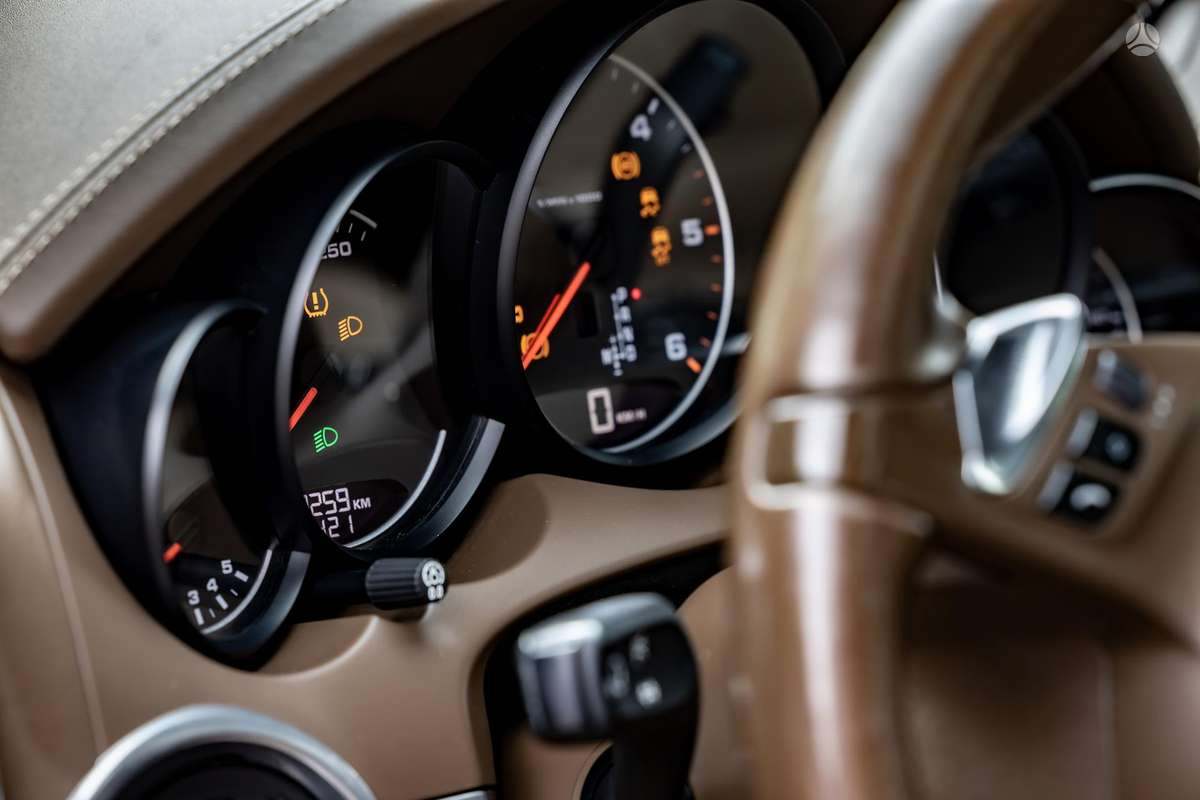 Porsche Cayenne - 7