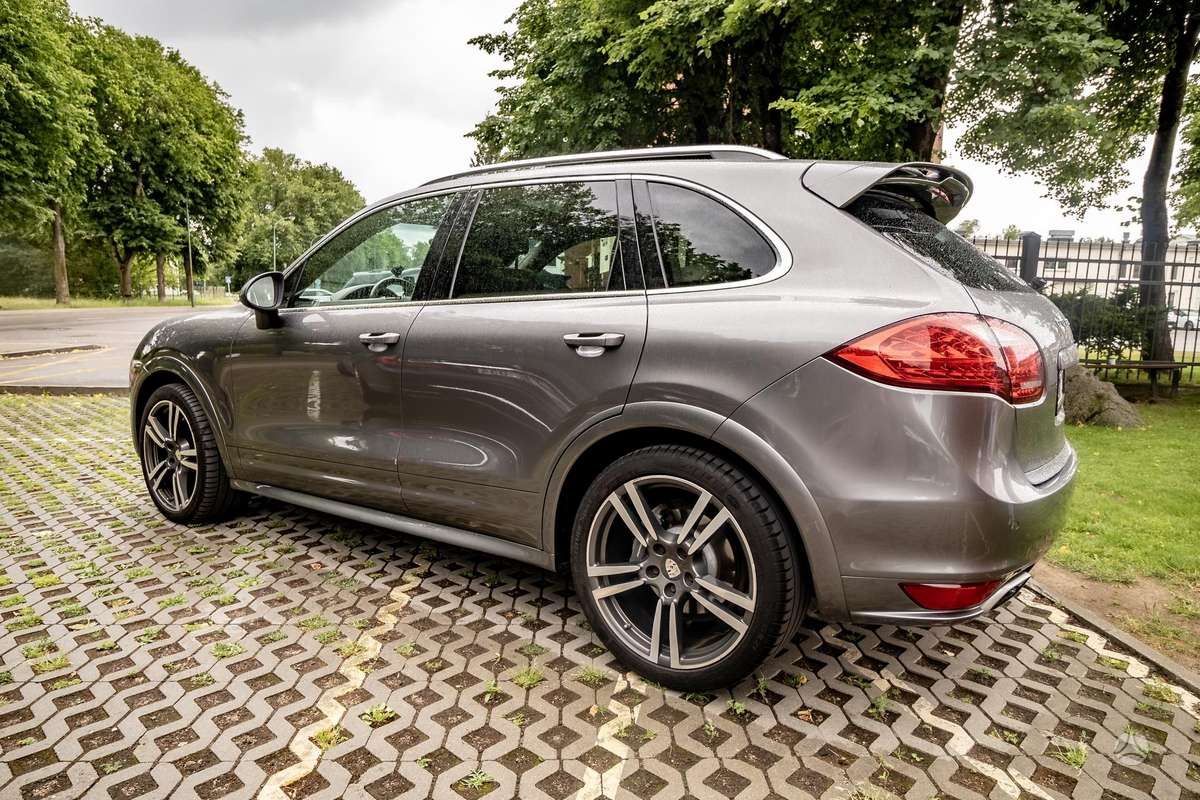 Porsche Cayenne - 8