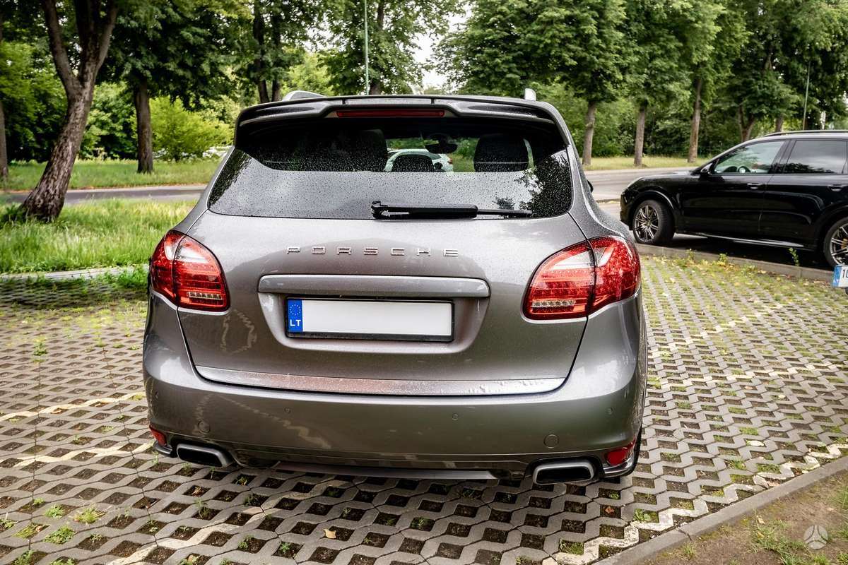 Porsche Cayenne - 9