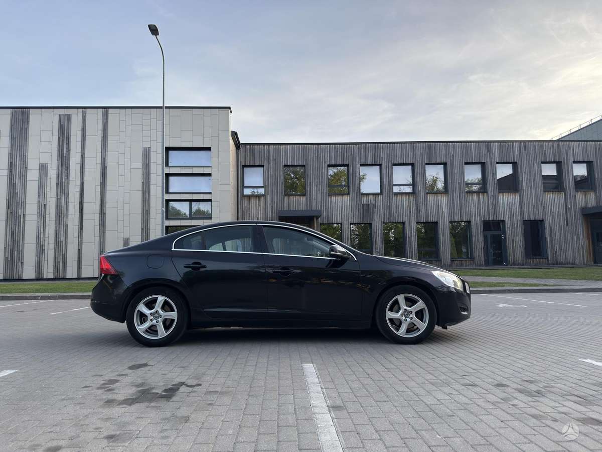 Volvo S60, 2.0 l., Седан
