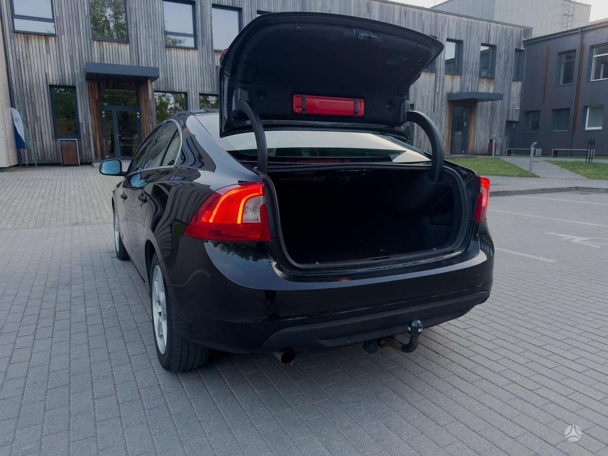 Volvo S60, 2.0 l., Седан