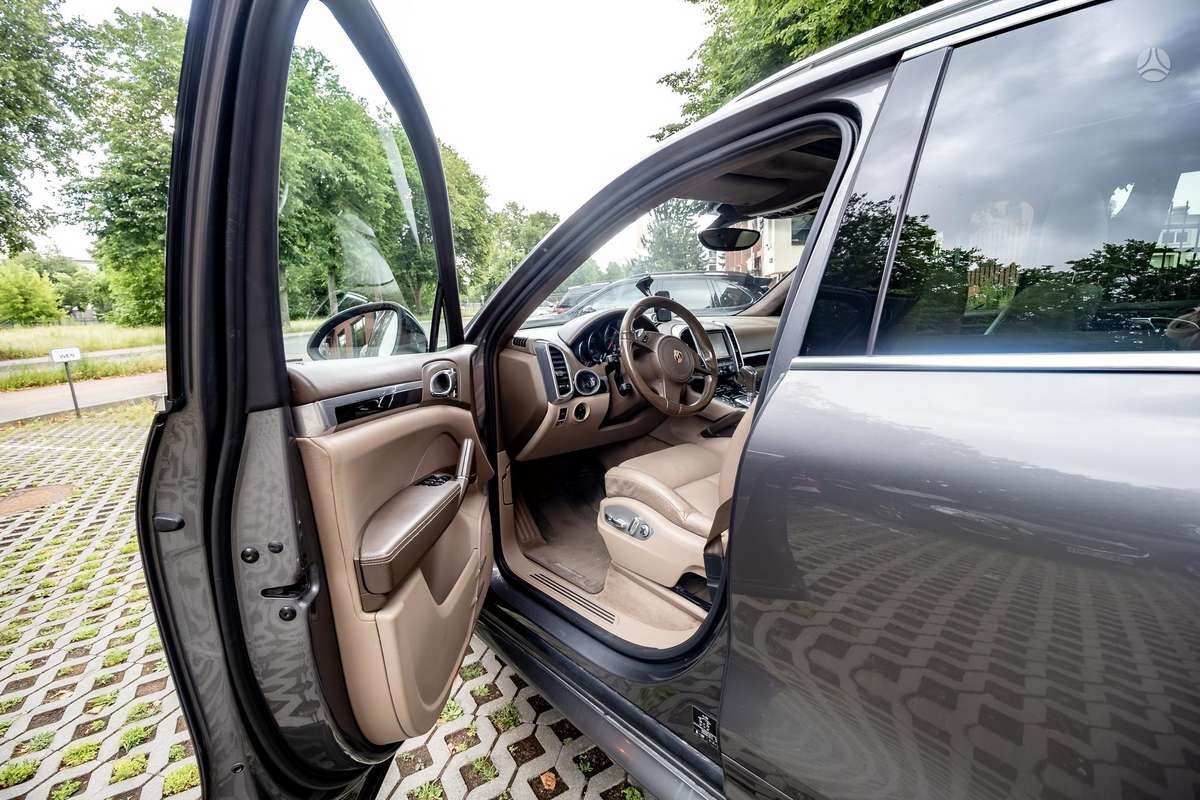 Porsche Cayenne - 12