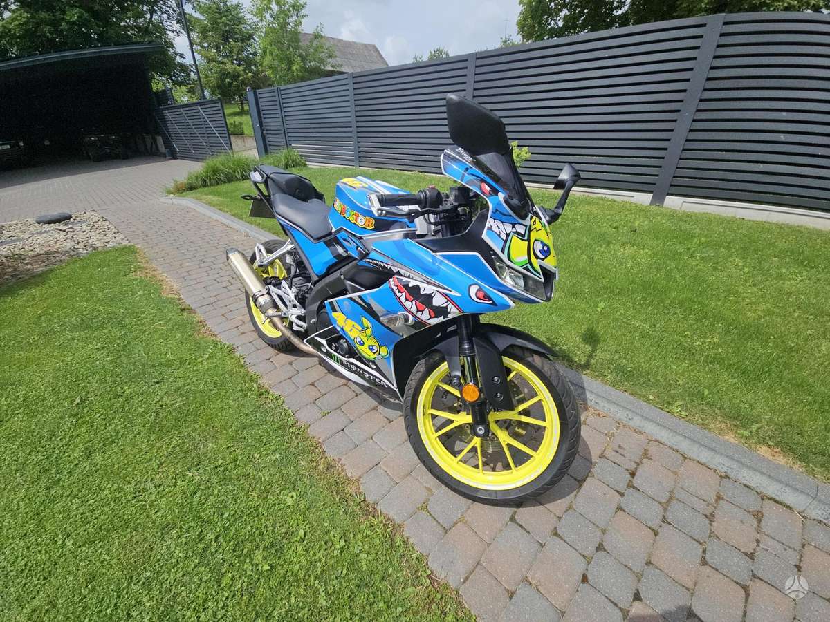 Yamaha YZF 124cc, superbikes