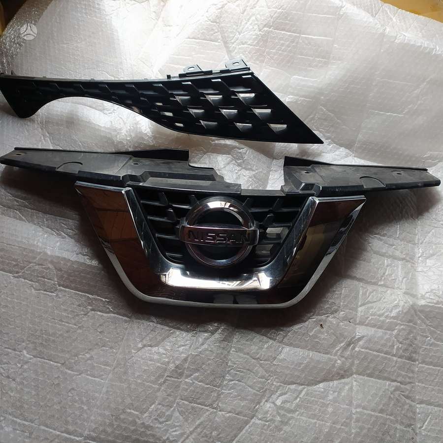 Nissan Juke lights, front grill