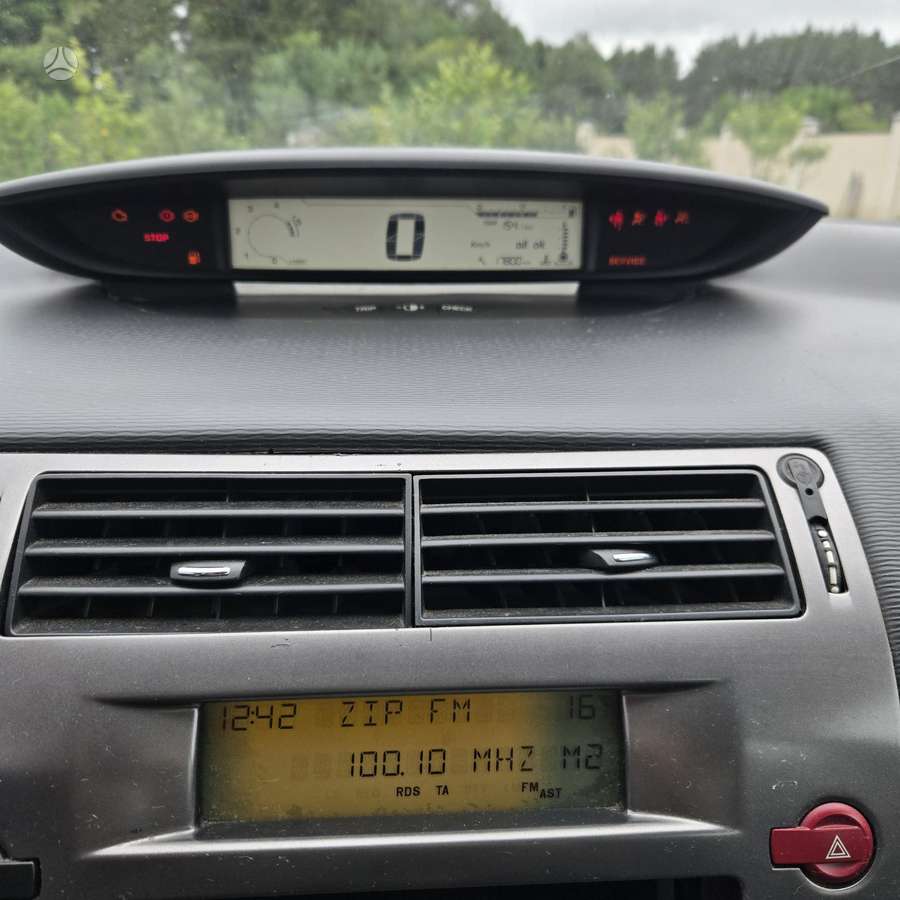 Citroen C4, 1.6 l., hatchback