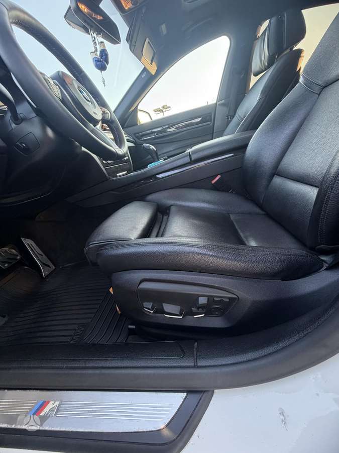BMW 740, 3.0 l., Седан
