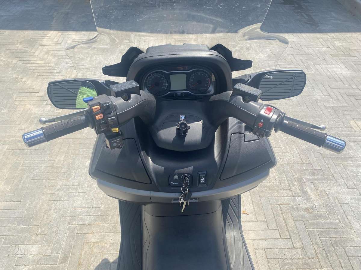 Suzuki Burgman 638cc, мотороллеры / мопеды