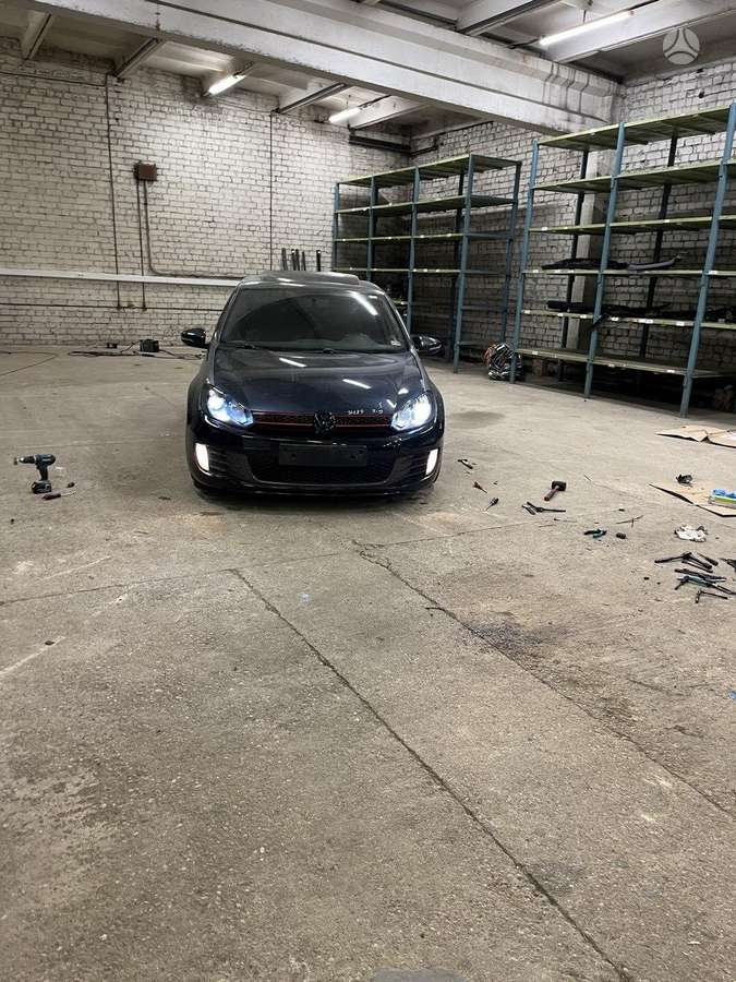 Volkswagen Golf - 2