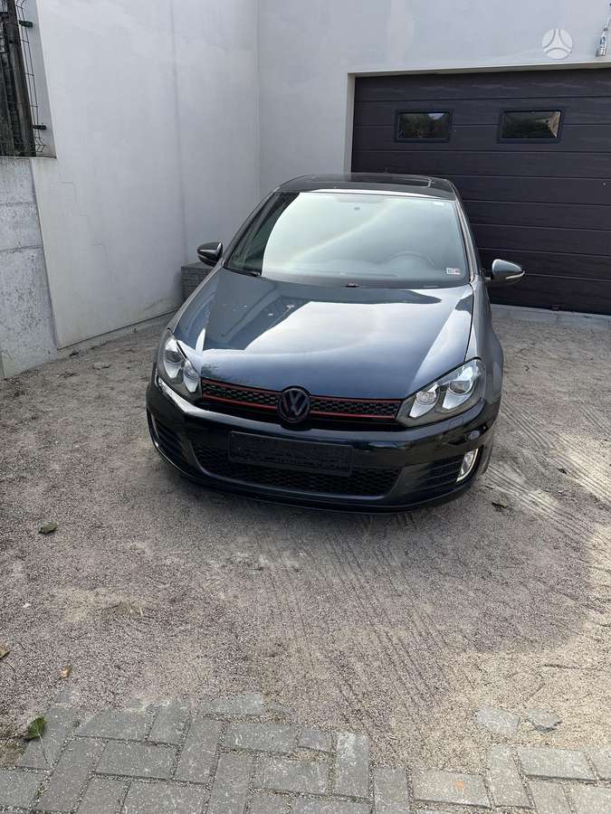 Volkswagen Golf - 1