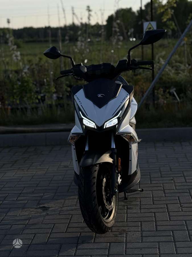 Kymco Super 8 49cc, scooters / mopeds