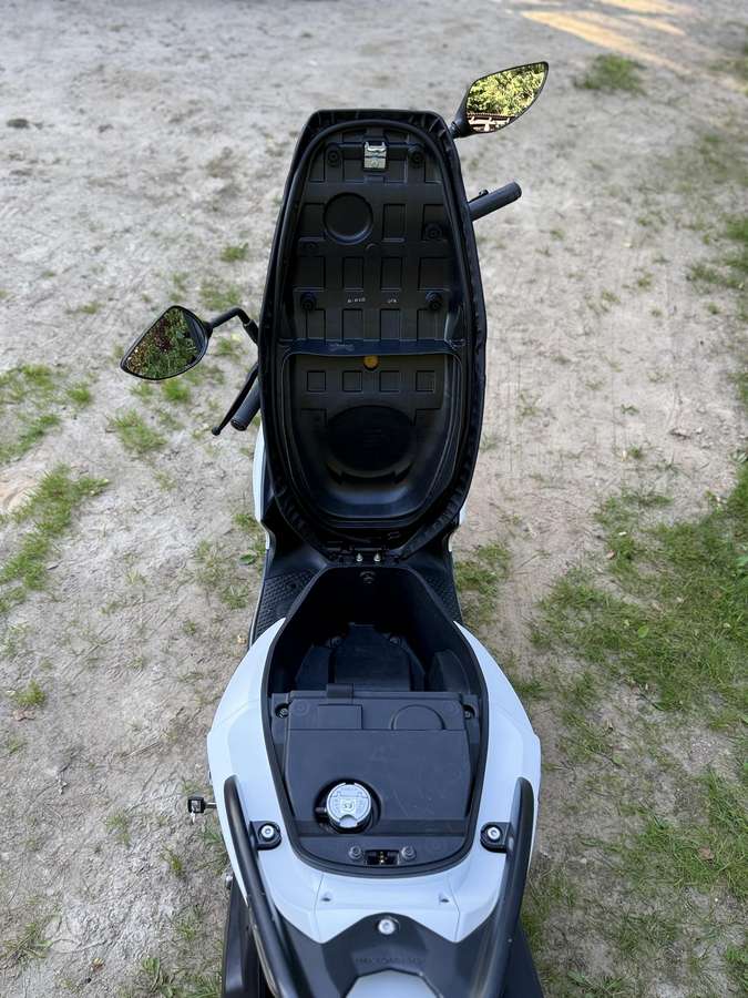Kymco Super 8 49cc, scooters / mopeds