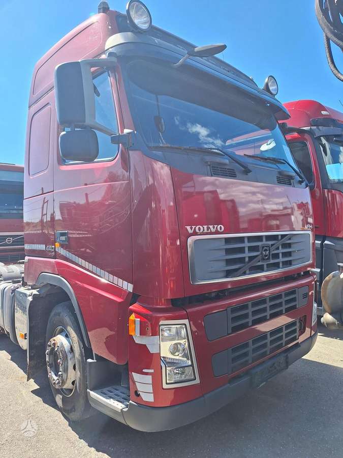 Volvo FH440, double sleeper