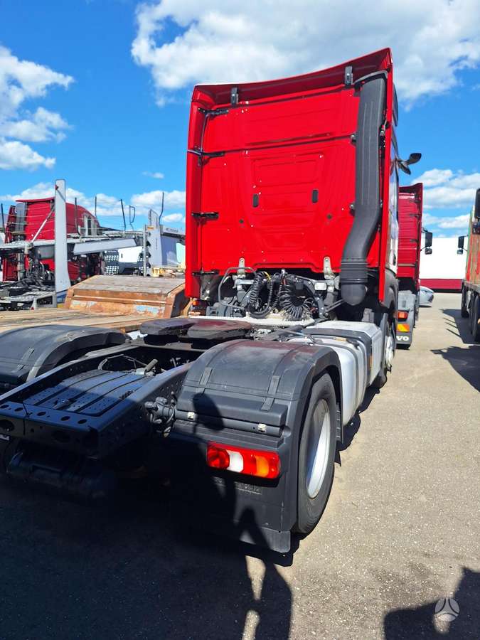 Volvo FH440, double sleeper