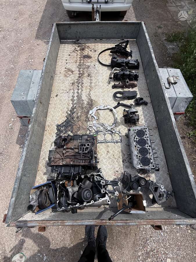 Audi Q5, CGLB, engine parts