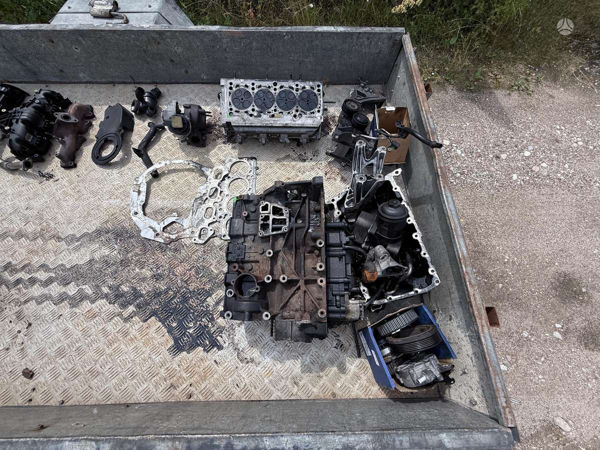 Audi Q5, CGLB, engine parts