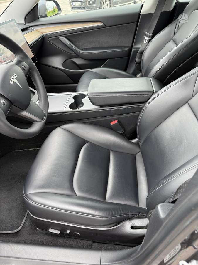 Tesla Model 3, 60 kWh, hatchback