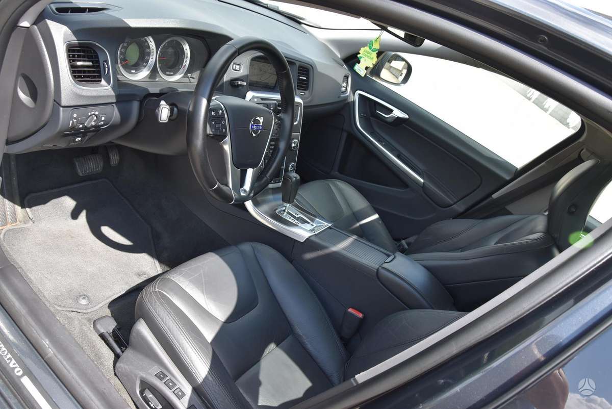 Volvo S60, 2.4 l., Седан