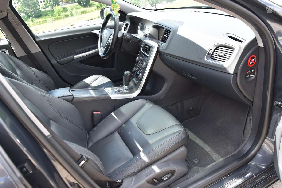 Volvo S60, 2.4 l., Седан