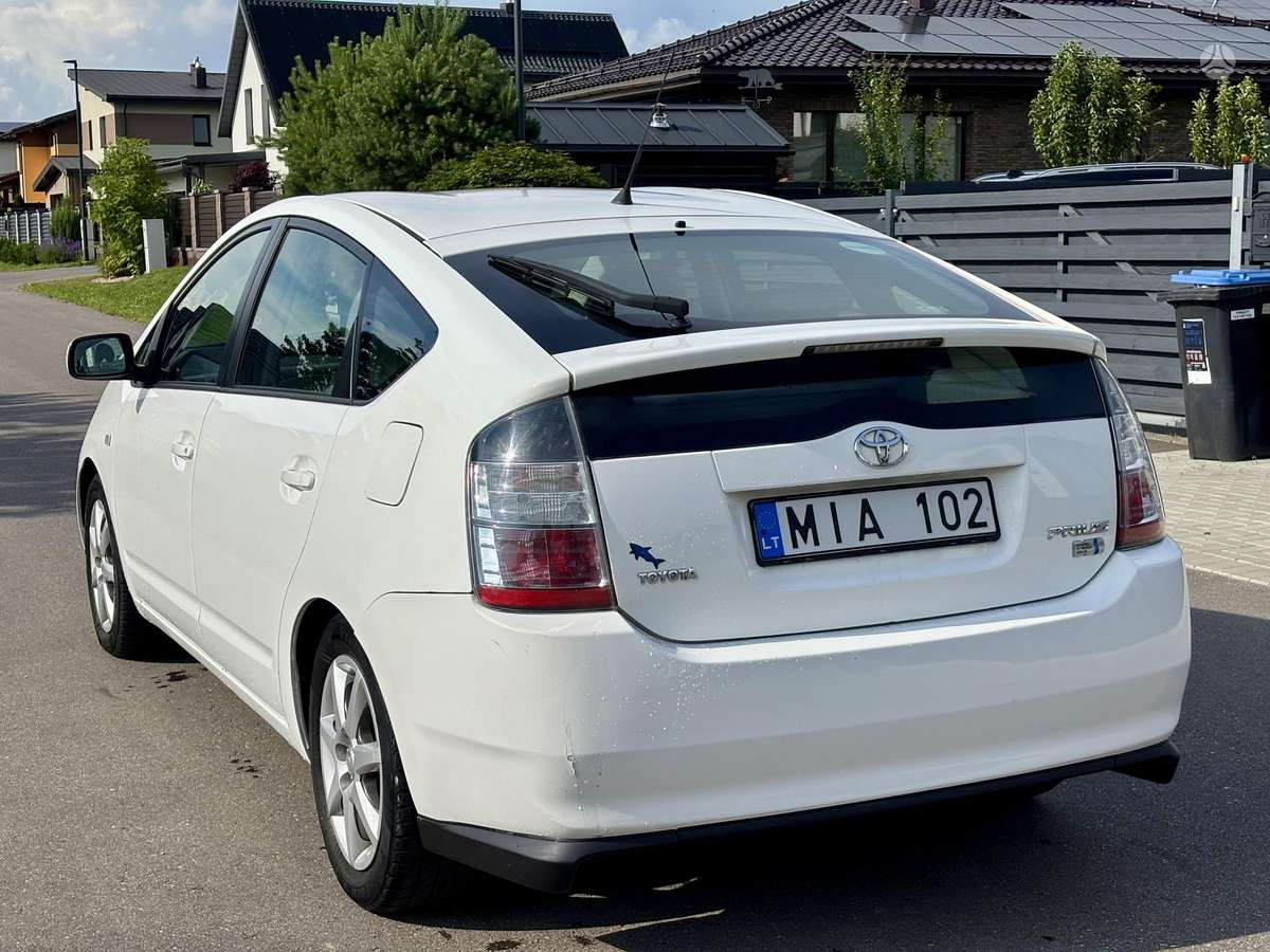 Toyota Prius - 5