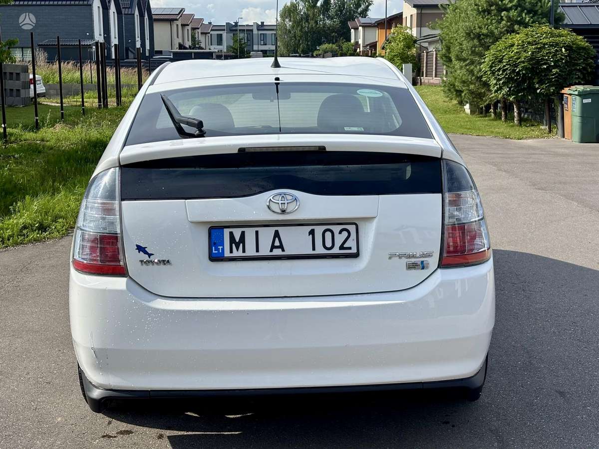 Toyota Prius - 4