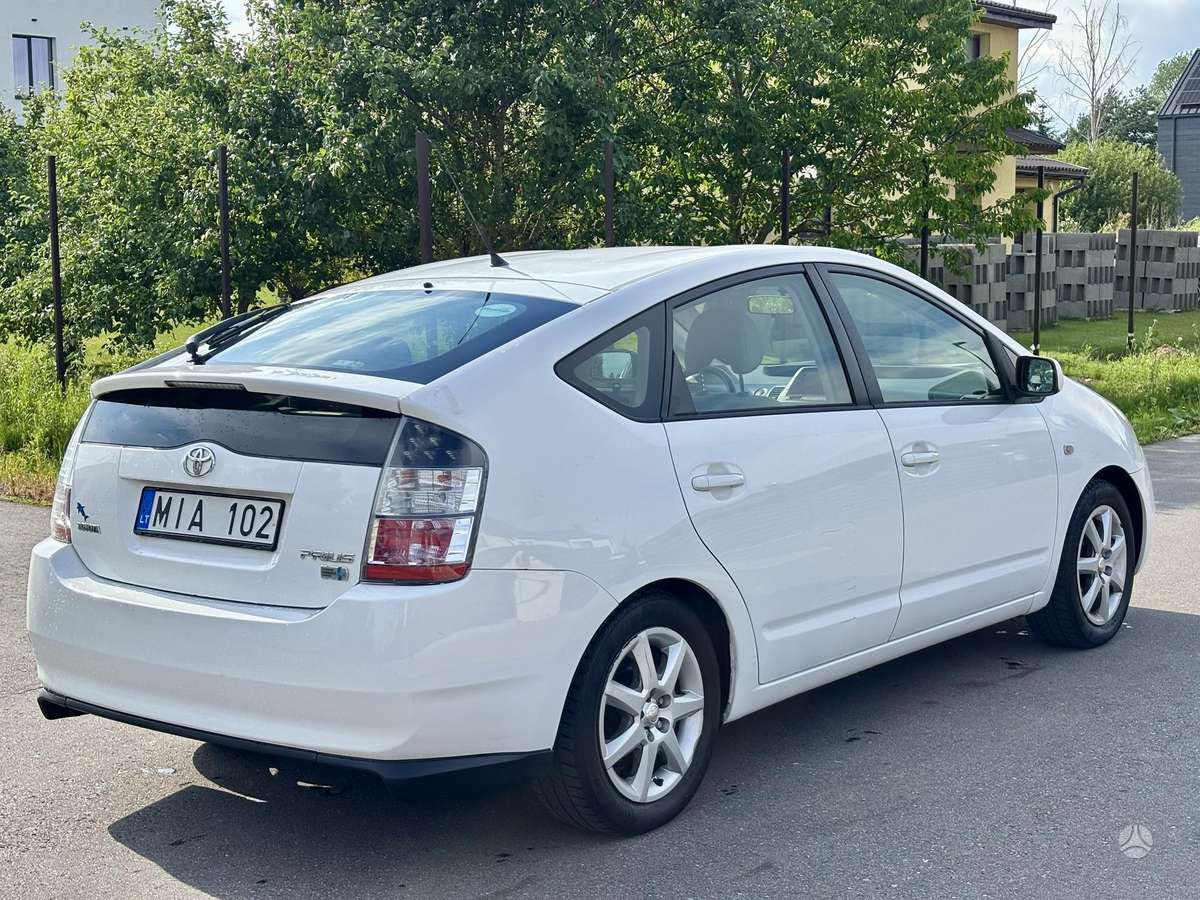 Toyota Prius - 3