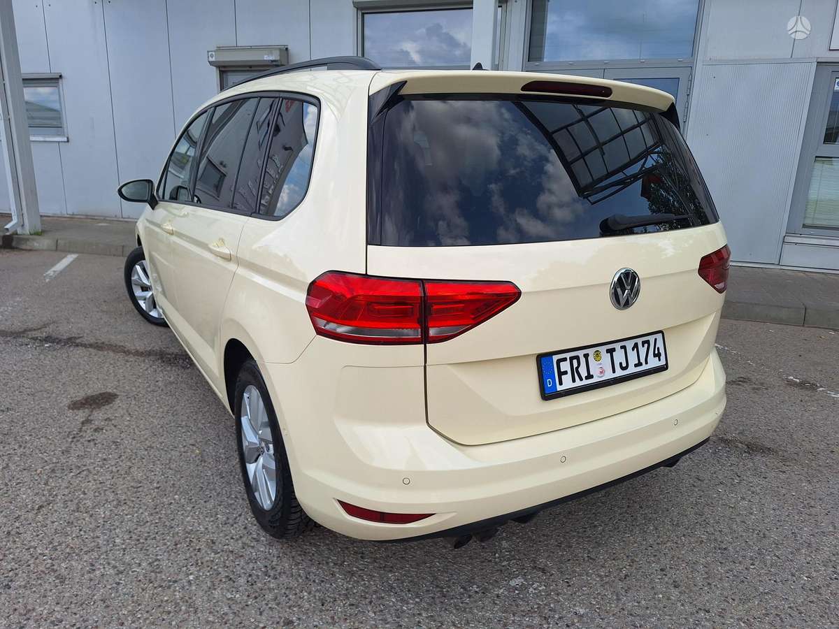 Volkswagen Touran - 4