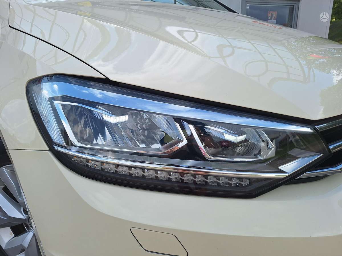 Volkswagen Touran - 12