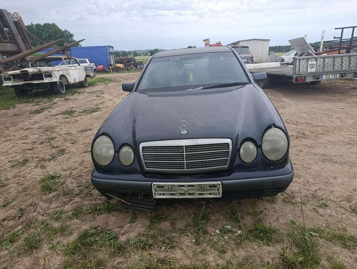 Mercedes-Benz C220 dalimis
