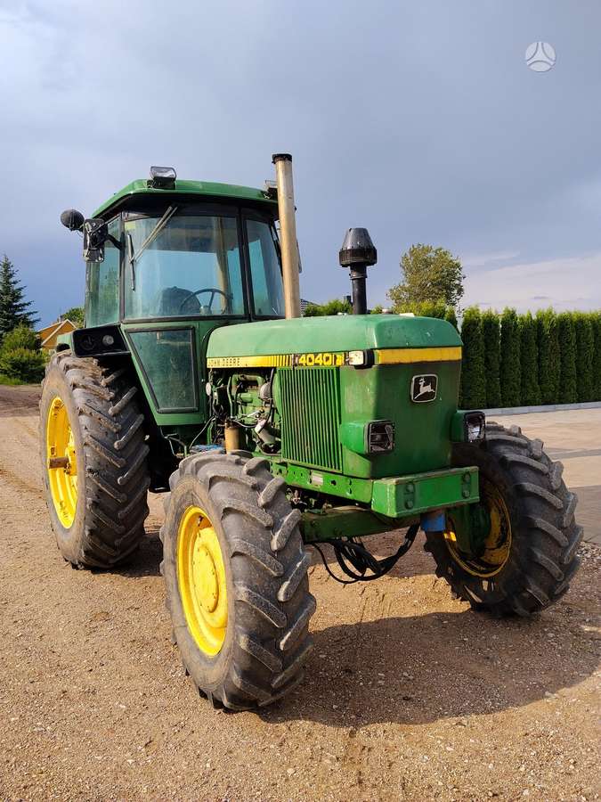 John Deere 4040, traktoriai
