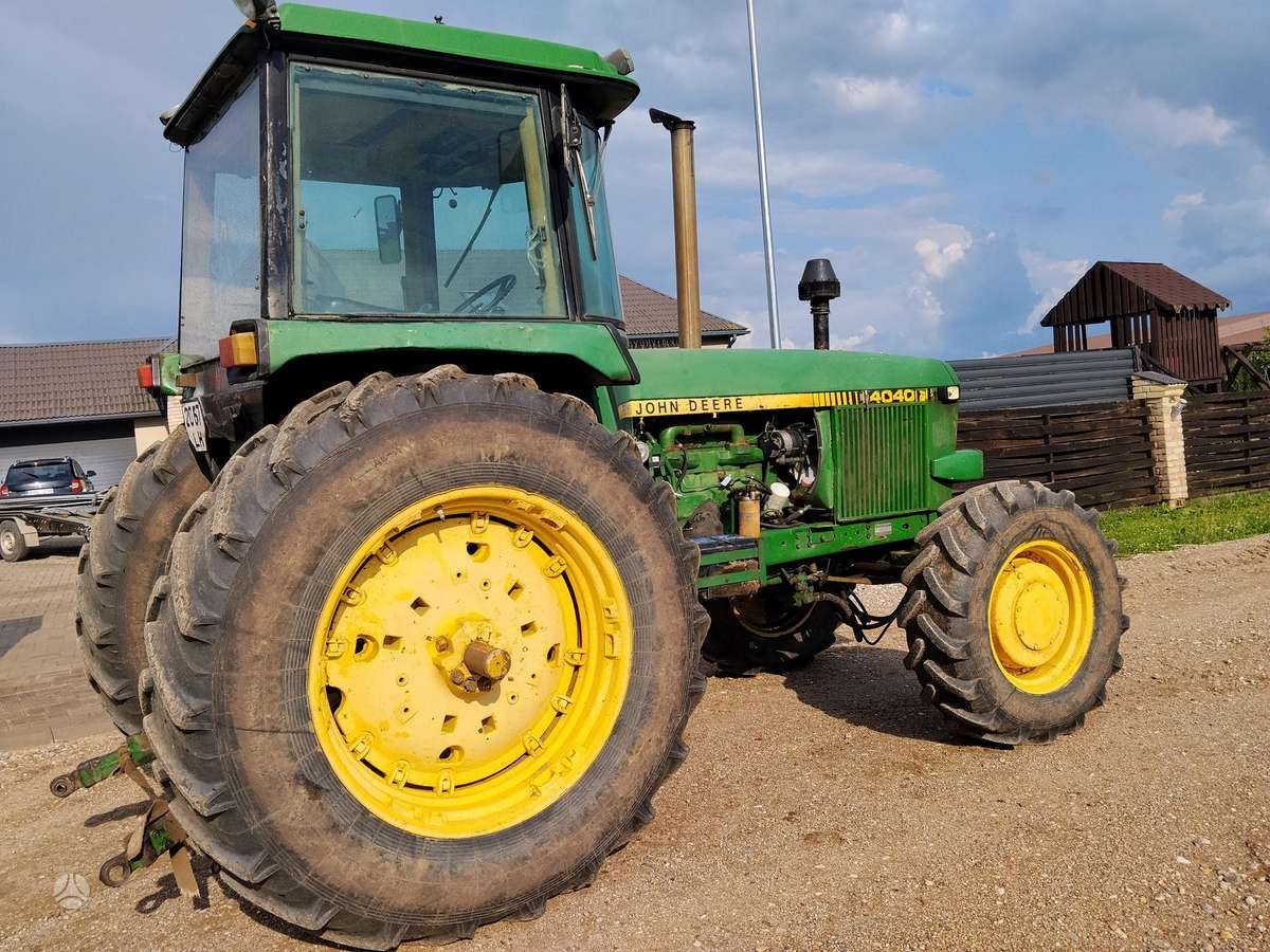 John Deere 4040, traktoriai