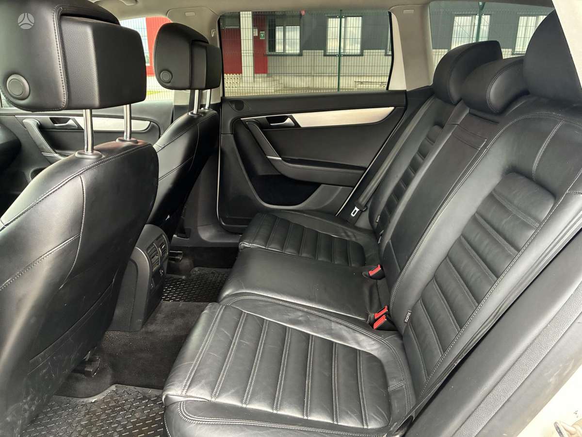 Volkswagen Passat Alltrack - 12