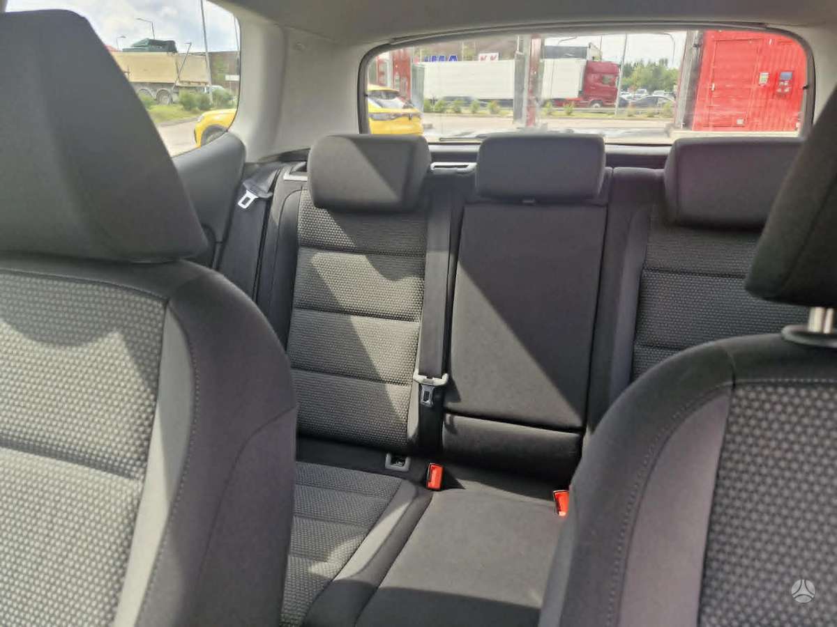 Volkswagen Golf - 8