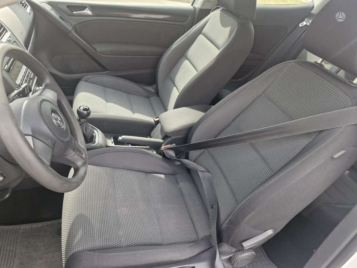 Volkswagen Golf - 10