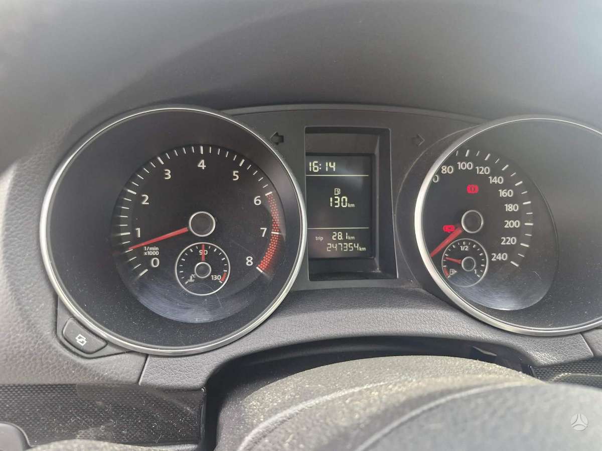 Volkswagen Golf - 6
