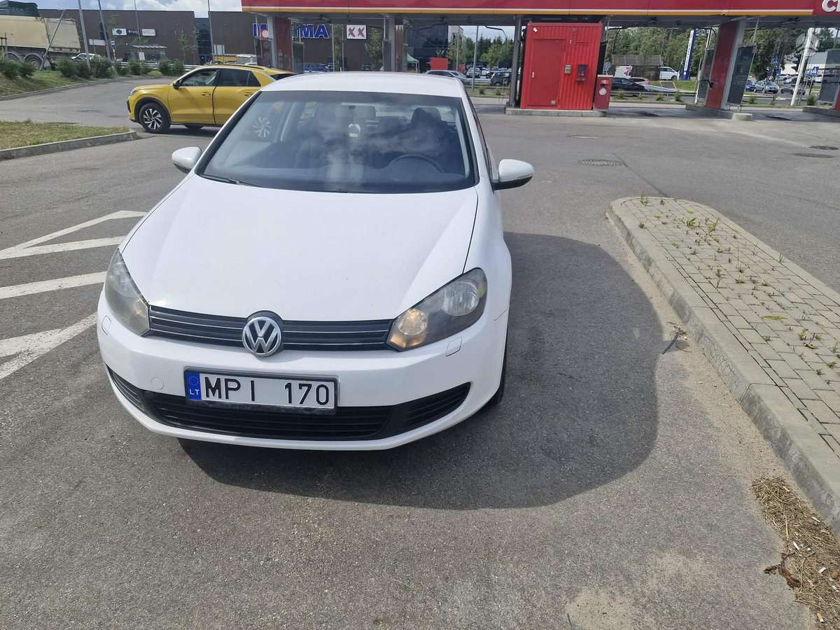 Volkswagen Golf - 1