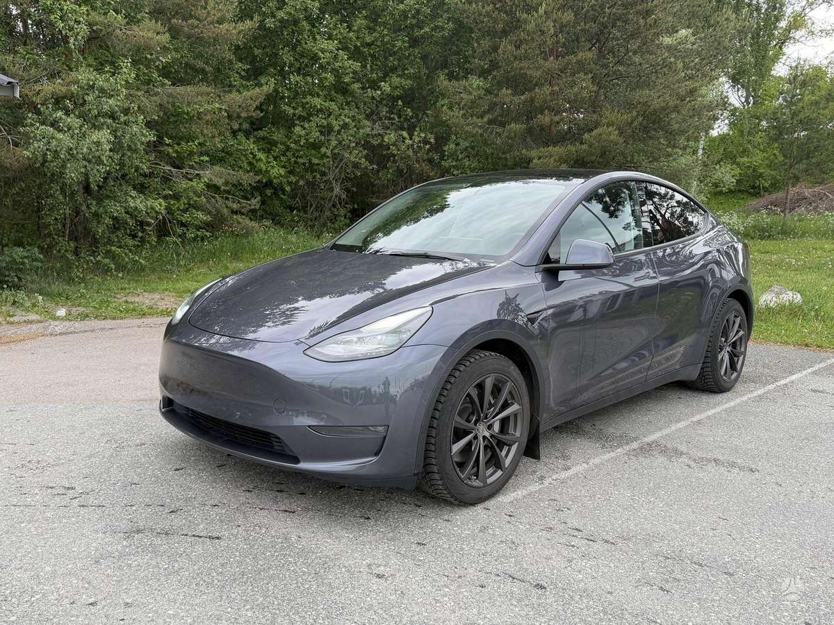 Tesla Model Y, 82 kWh, hatchback