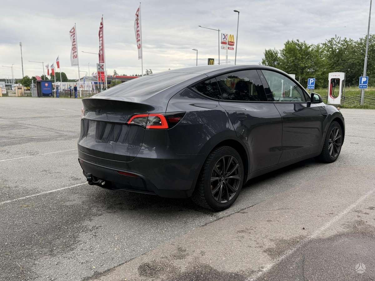 Tesla Model Y, 82 kWh, hatchback