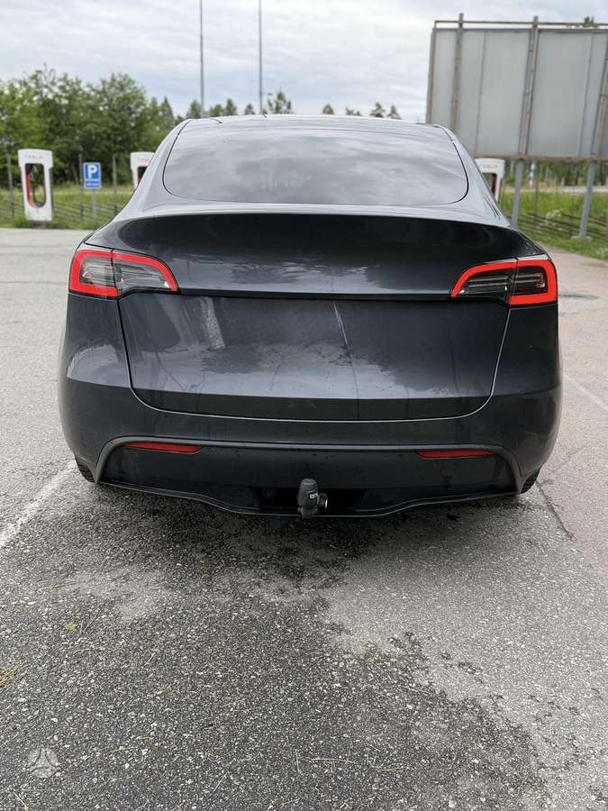 Tesla Model Y, 82 kWh, hatchback