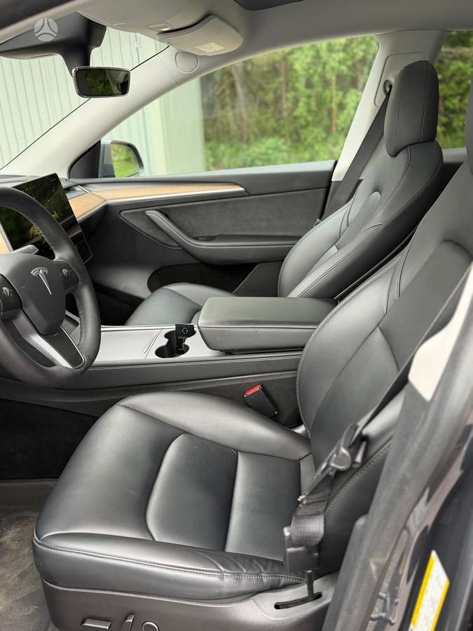 Tesla Model Y, 82 kWh, hatchback