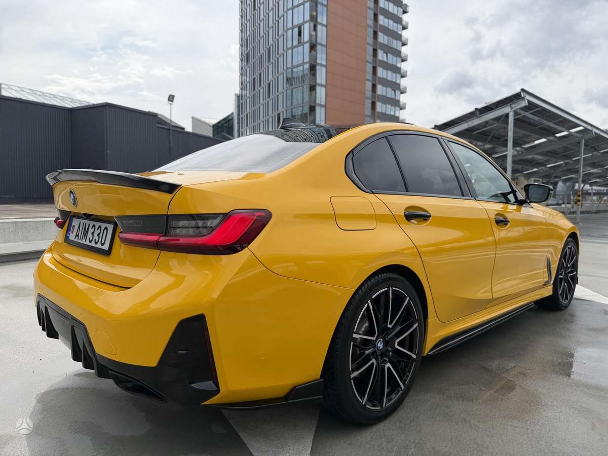 BMW 330, 2.0 l., Седан
