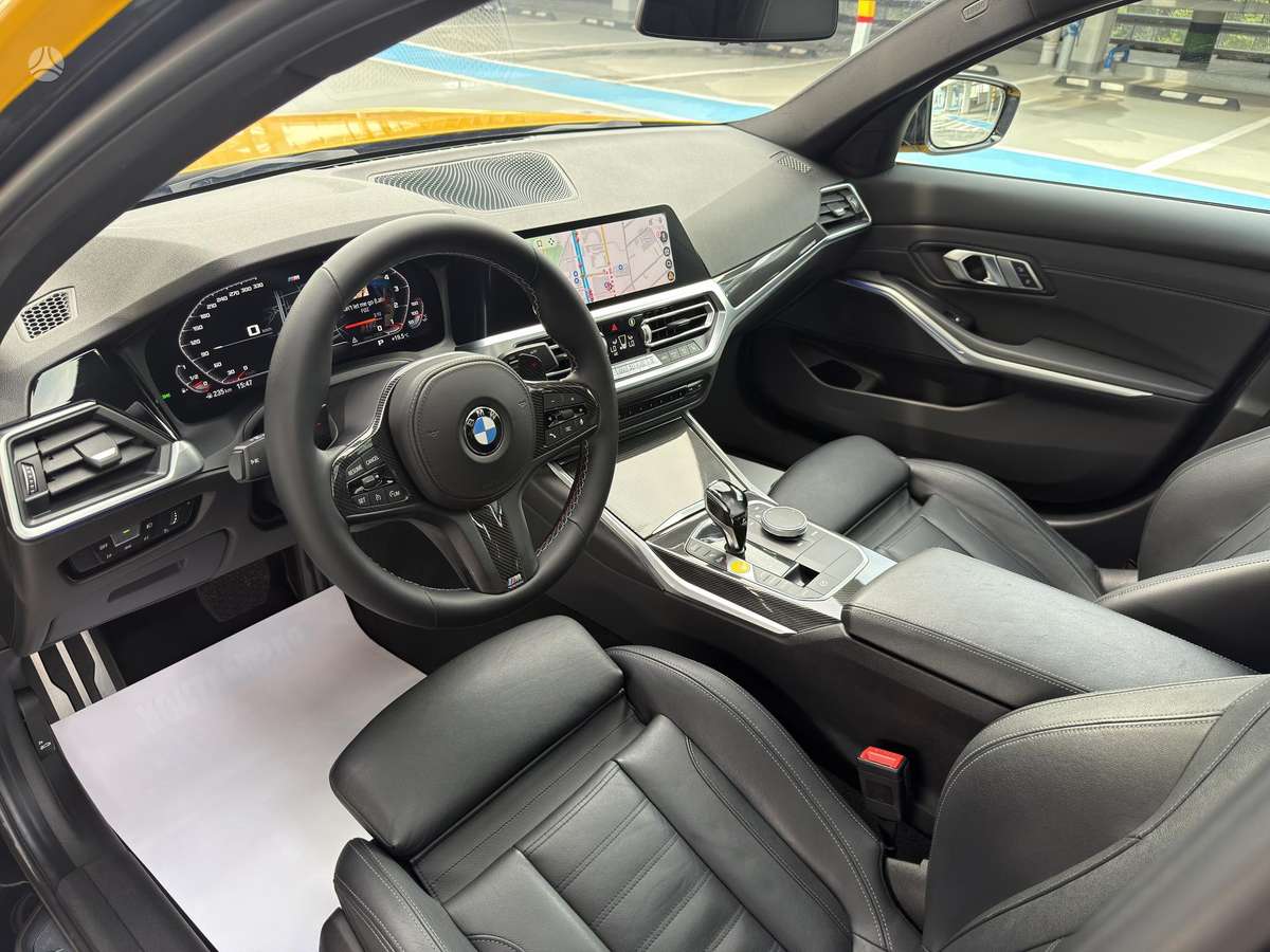 BMW 330, 2.0 l., Седан