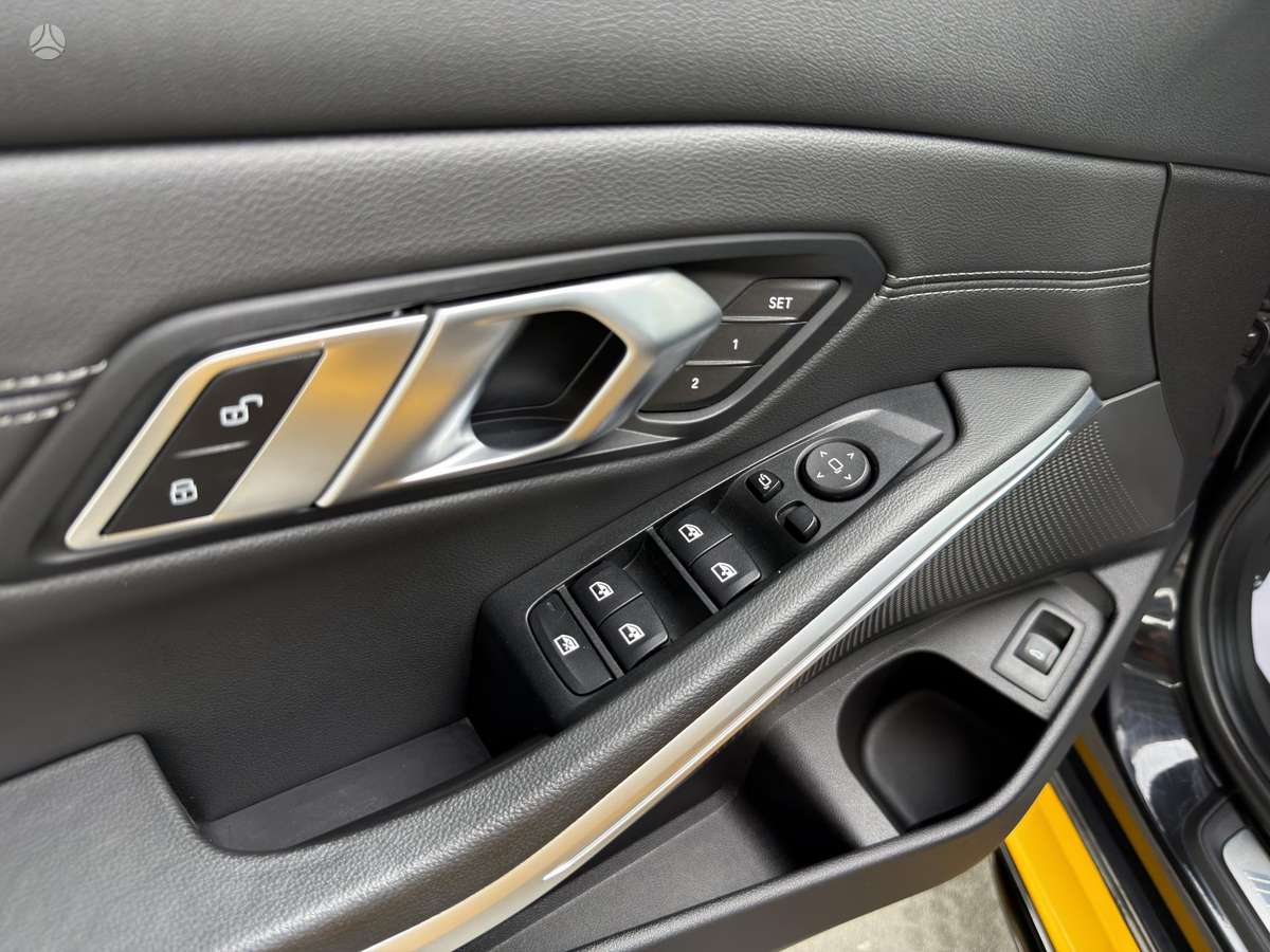 BMW 330, 2.0 l., Седан