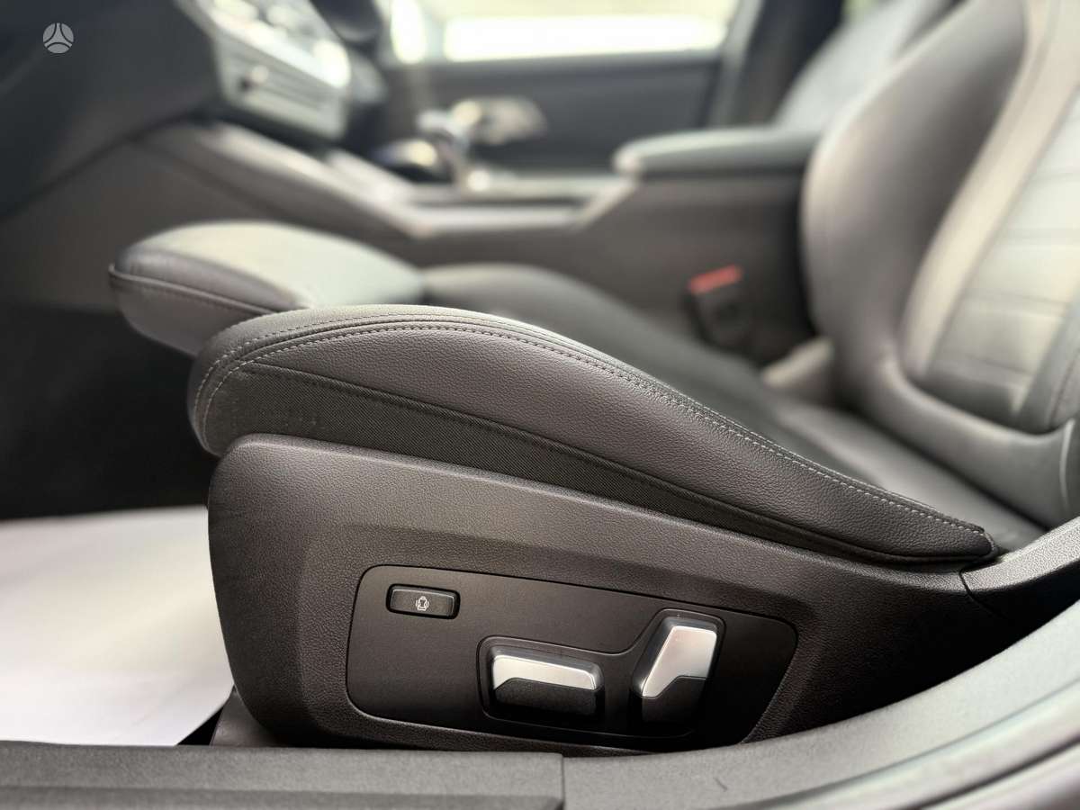 BMW 330, 2.0 l., Седан